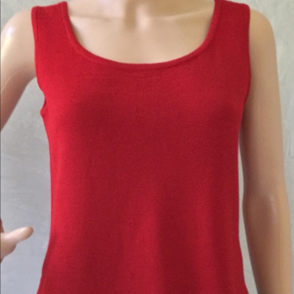 St. John red knit scoop neck tank top